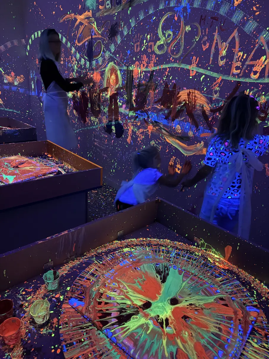 Malowanie po ścianach UV